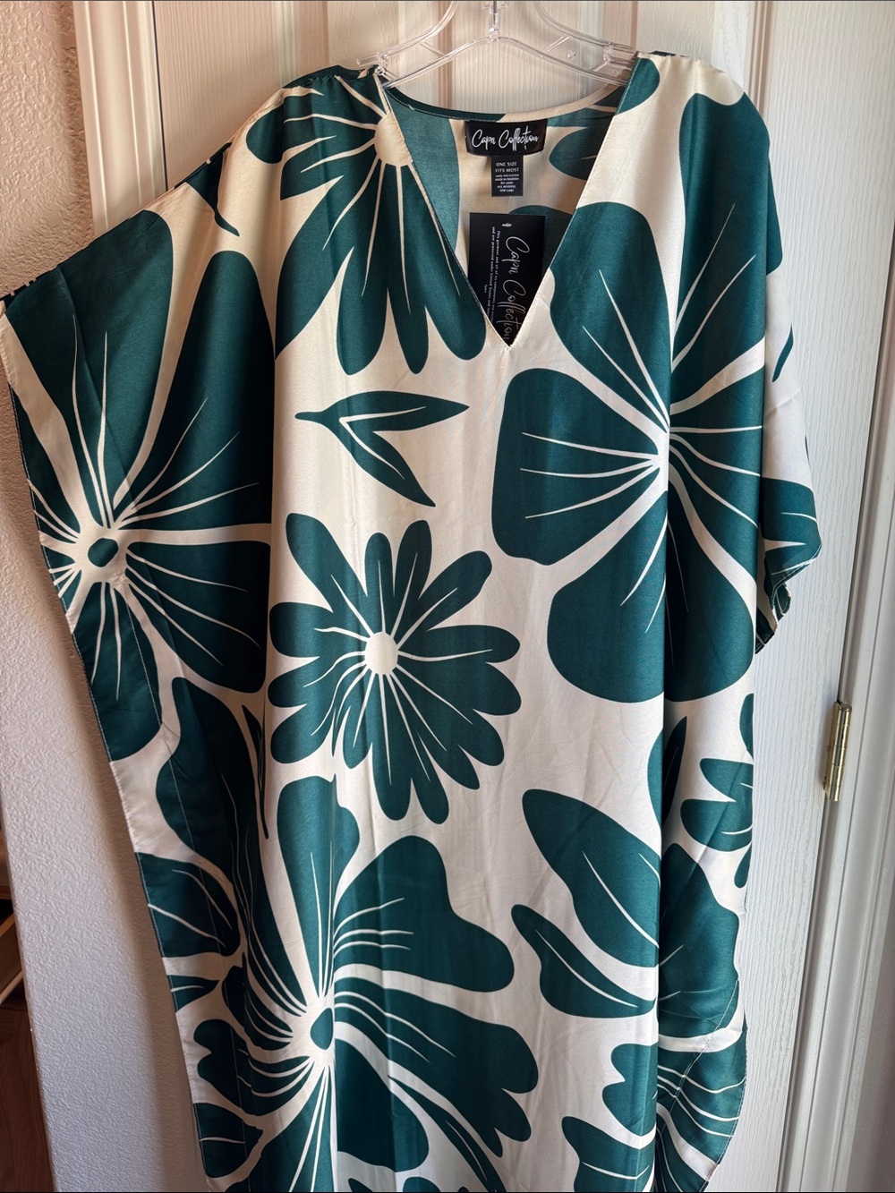 NWT CAPRI COLLECTION GREEN & BEIGE FLORAL CAFTAN ONE SIZE